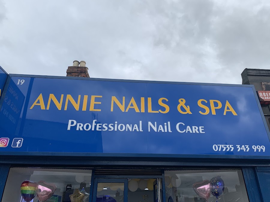 Annie nails & spa work